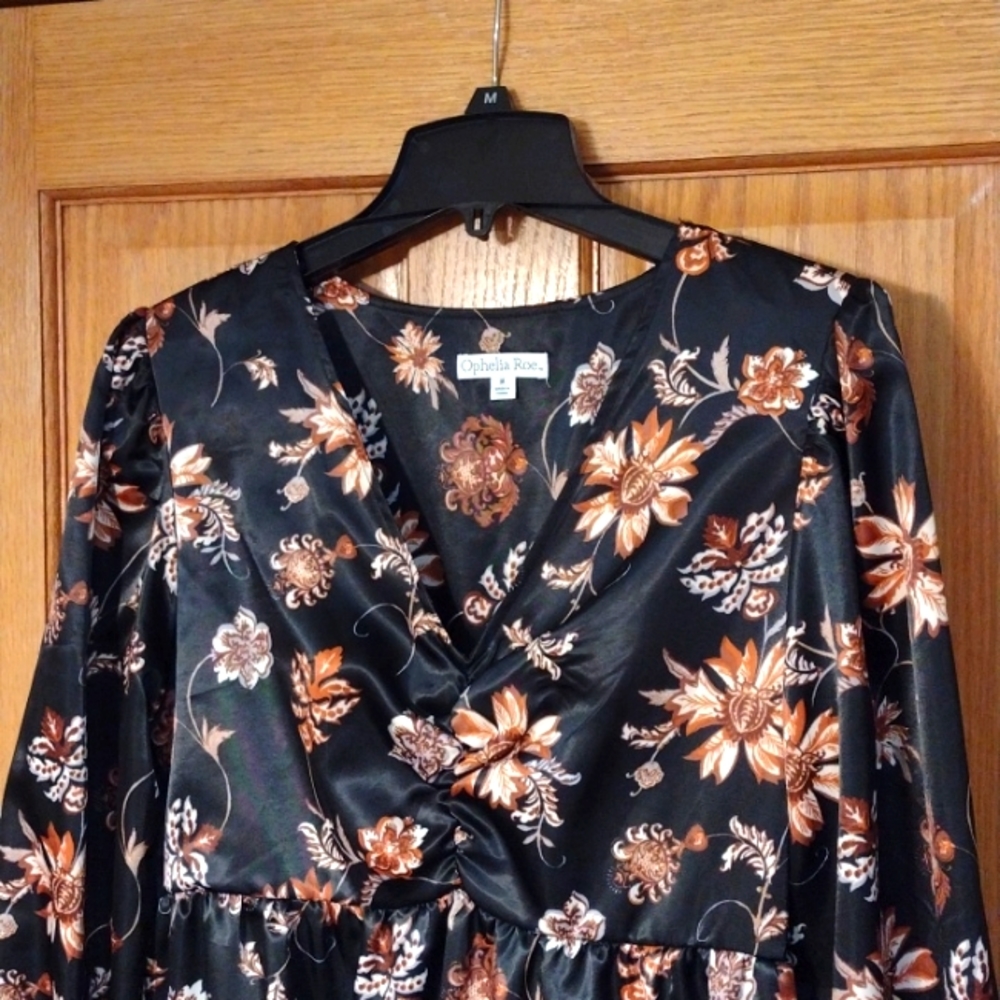 Flower Pattern Flowy Dress - Picture 2 of 5